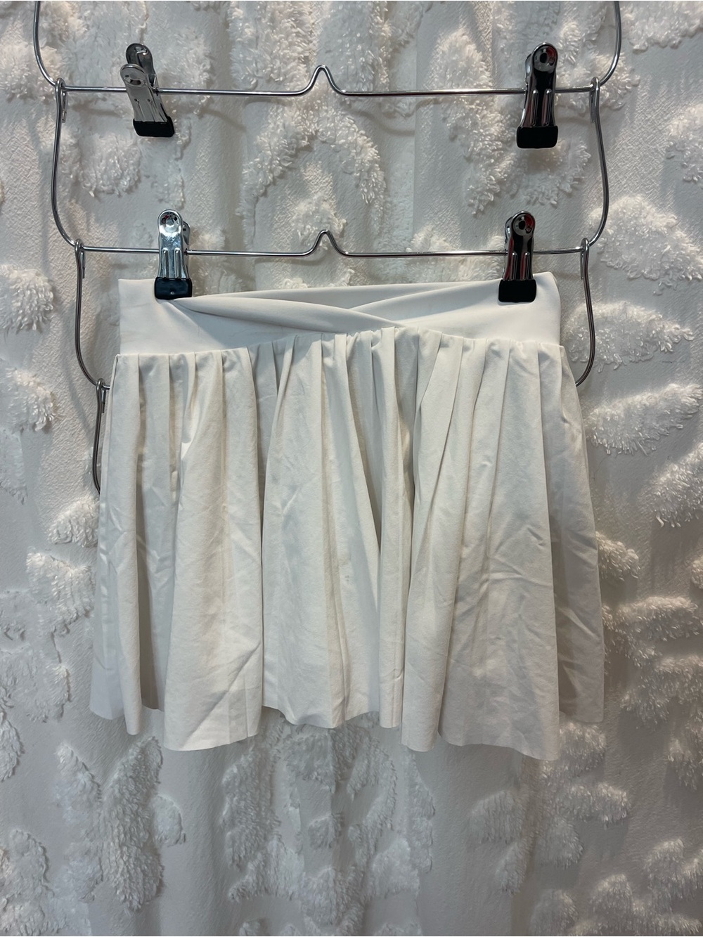 Aritzia TNA White tennis skirt with built in shorts